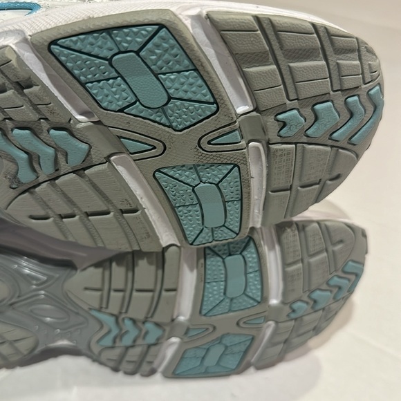 NWOT Vionic 23Walk lace up walking tennis shoes in white baby blue & gray - Picture 9 of 11